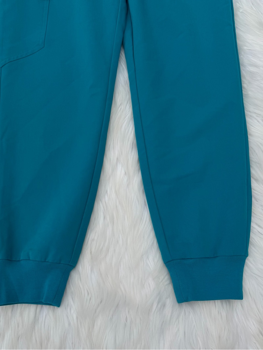 FIGS Catarina Scrub Top & Zamora Jogger Scrub Pant Set - Picture 8 of 12